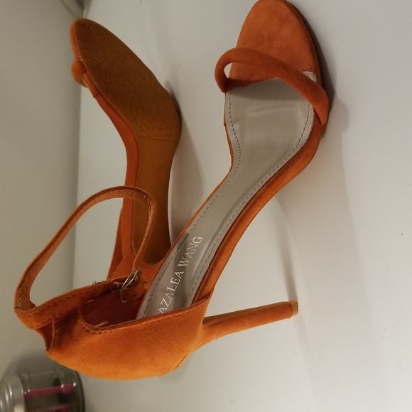 🚨SOLD🚨 Azalea Wang heels - Picture 2 of 3